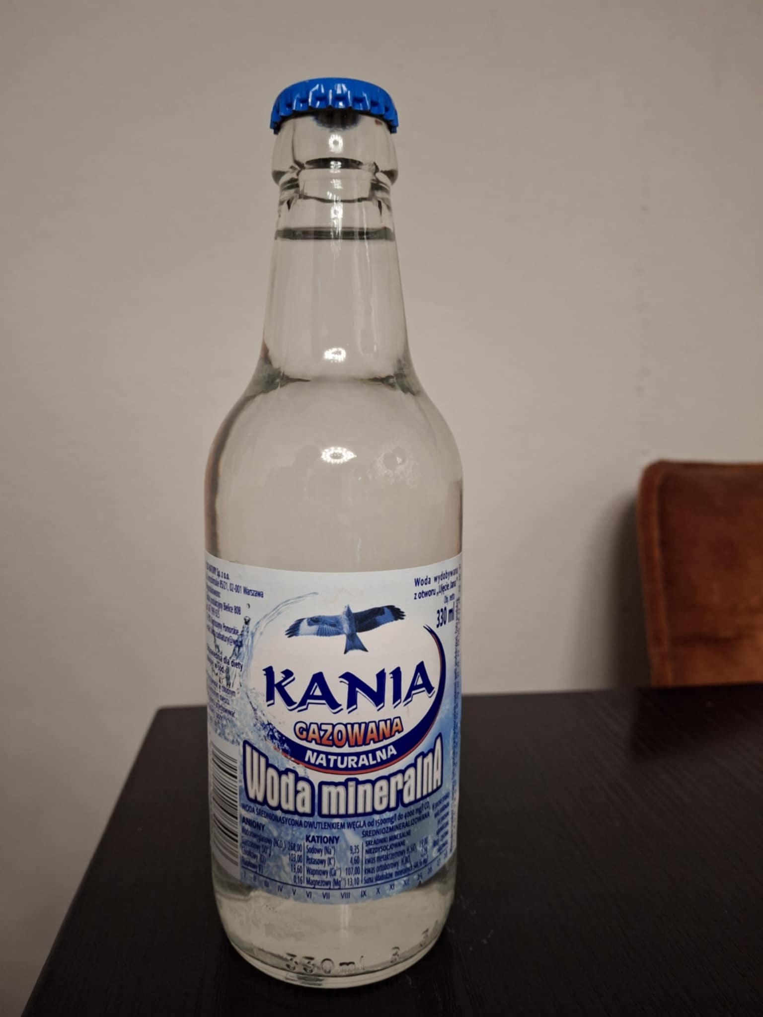 Woda mineralna Kania 0,33 l w szklanej butelce – naturalne orzeźwienie.